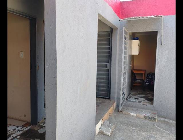 9 BEDROOM HOUSE FOR SALE IN JAN HOFMEYER